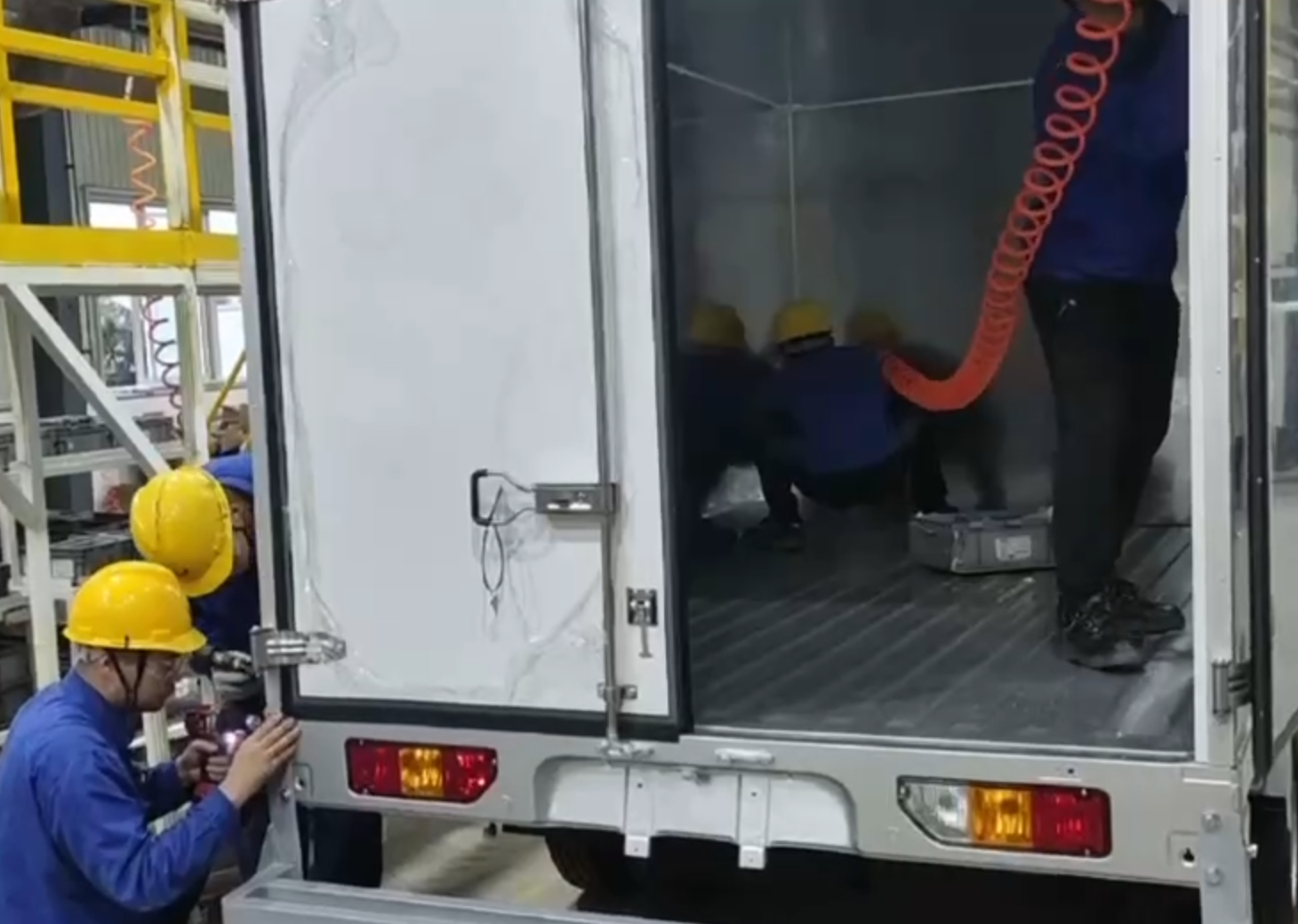 Blind Rivet Technology: The Cornerstone of Lightweight Cargo Box Honeycomb Panel Assembly